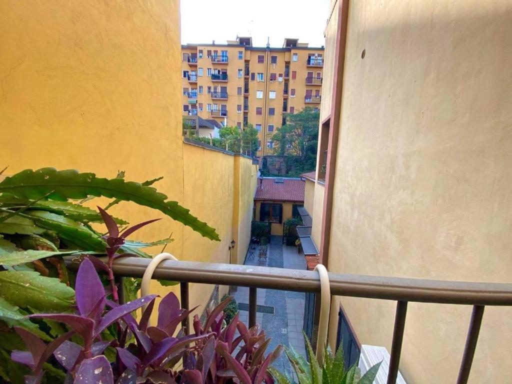 Conte Rosso House, Con Doppia Terrazza In Coorte Tranquilla A Due Passi Da Stazione E Metropolitana Lambrate Milão Exterior foto